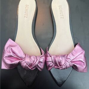 SCHUTZ Black Flat Sandals with Pink Metallic Bow